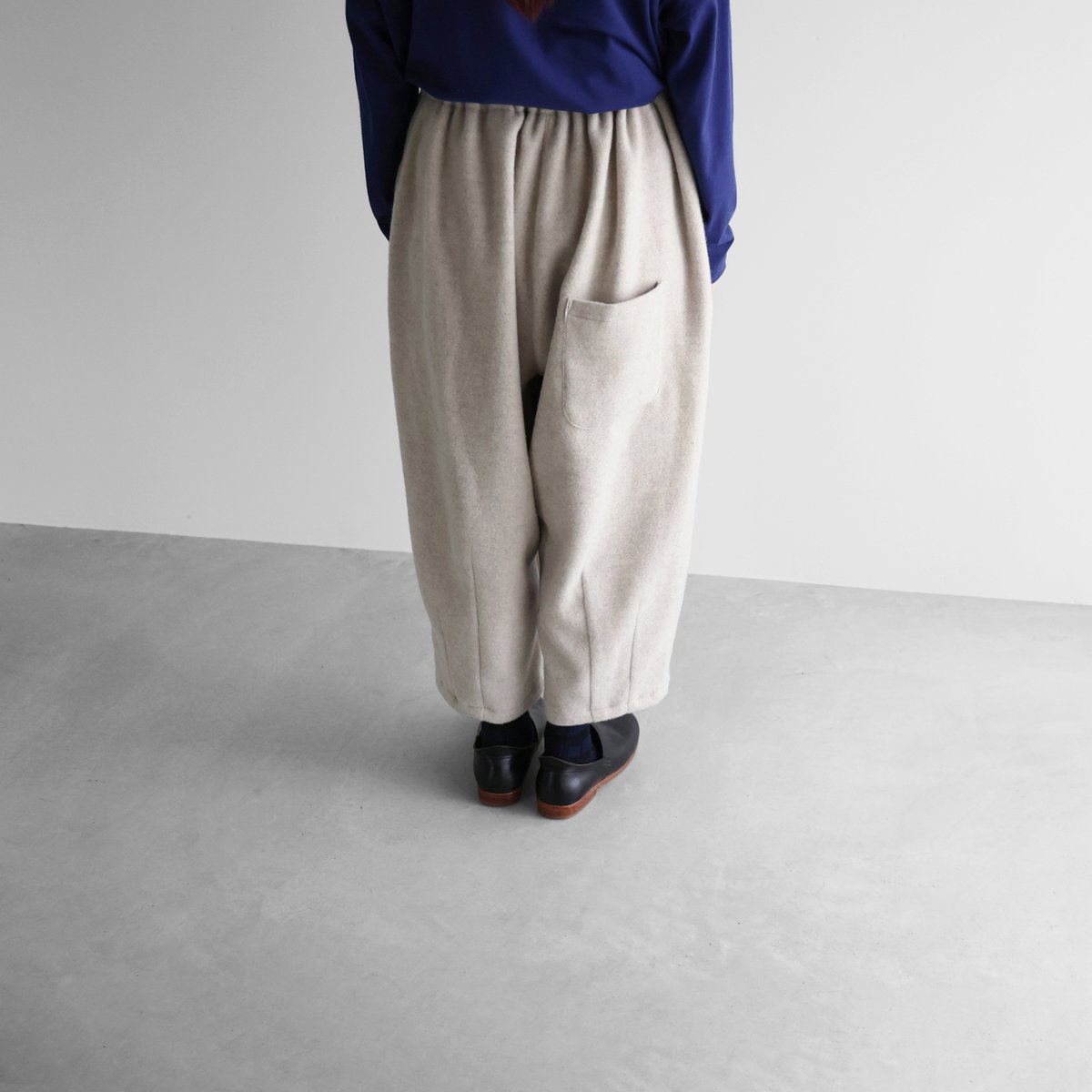 HUIS×尾州”縮絨ウールフランネルバルーンパンツ（グレージュ）【ユニ