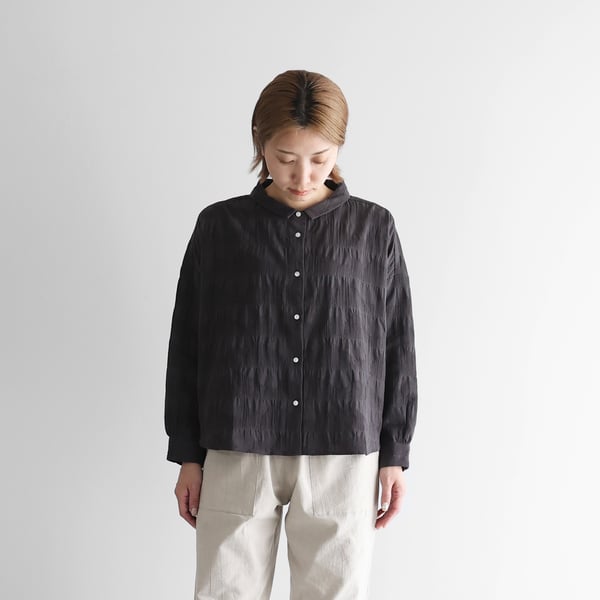 HUIS. 遠州織物　やわらかサテンブラウス シャツブラウス　グレー 訳あり】HUIS. 遠州織物 やわらかサテンブラウス シャツブラウス