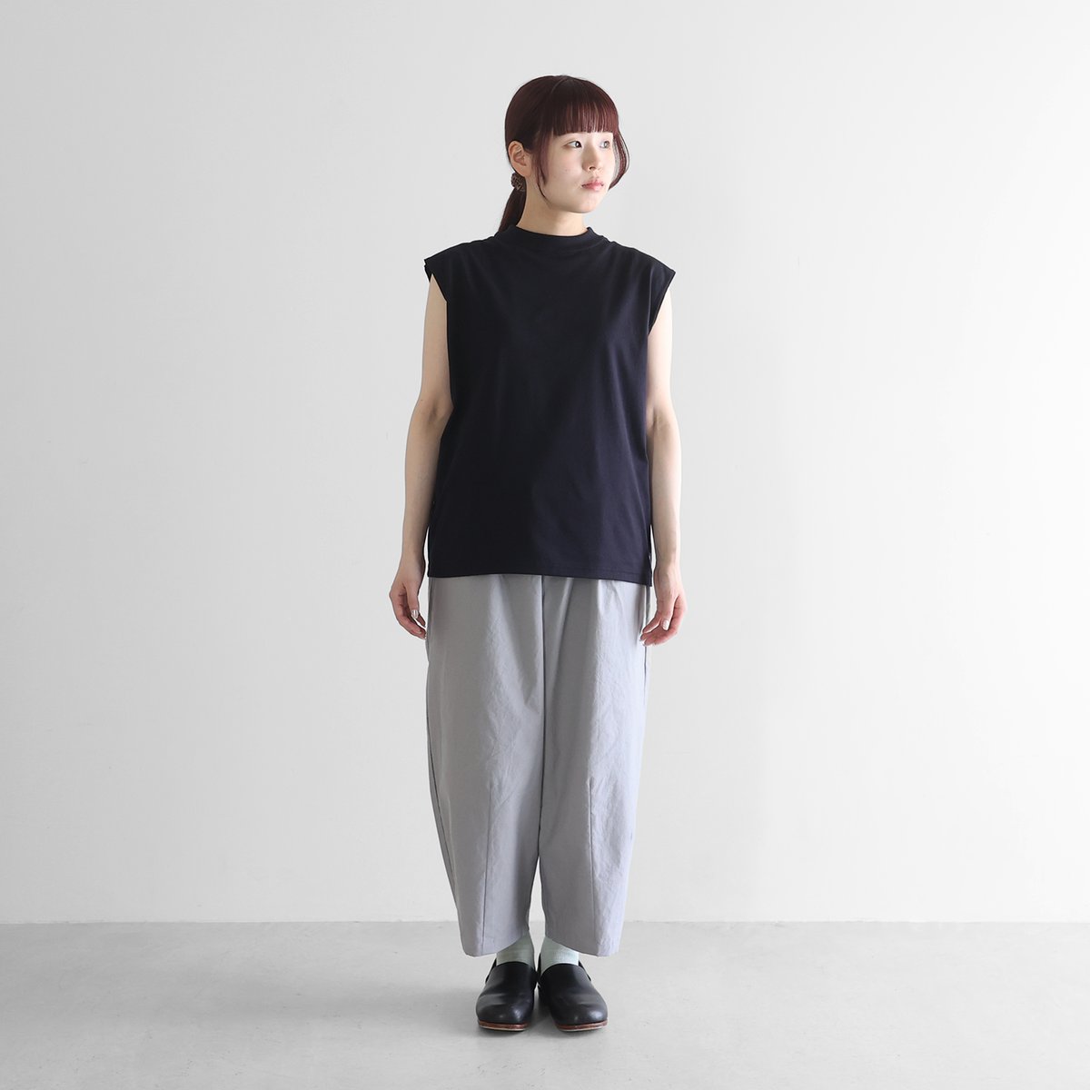 HUIS スヴィンコットン半袖カットソー ブラック HUIS in house］SUVIN COTTONリブネックノースリーブカットソー（ダーク