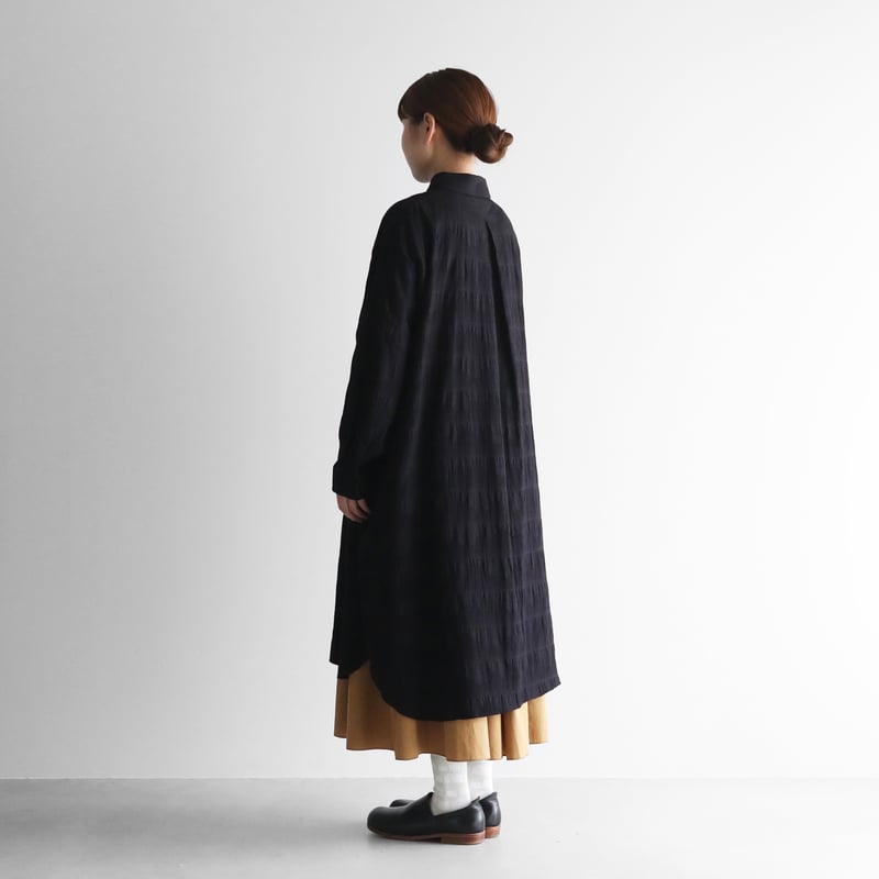 HUIS ジャガード長袖ブラウスU-105 先染め朱子織シャトルジャガード【レディス】U105をリリースしました