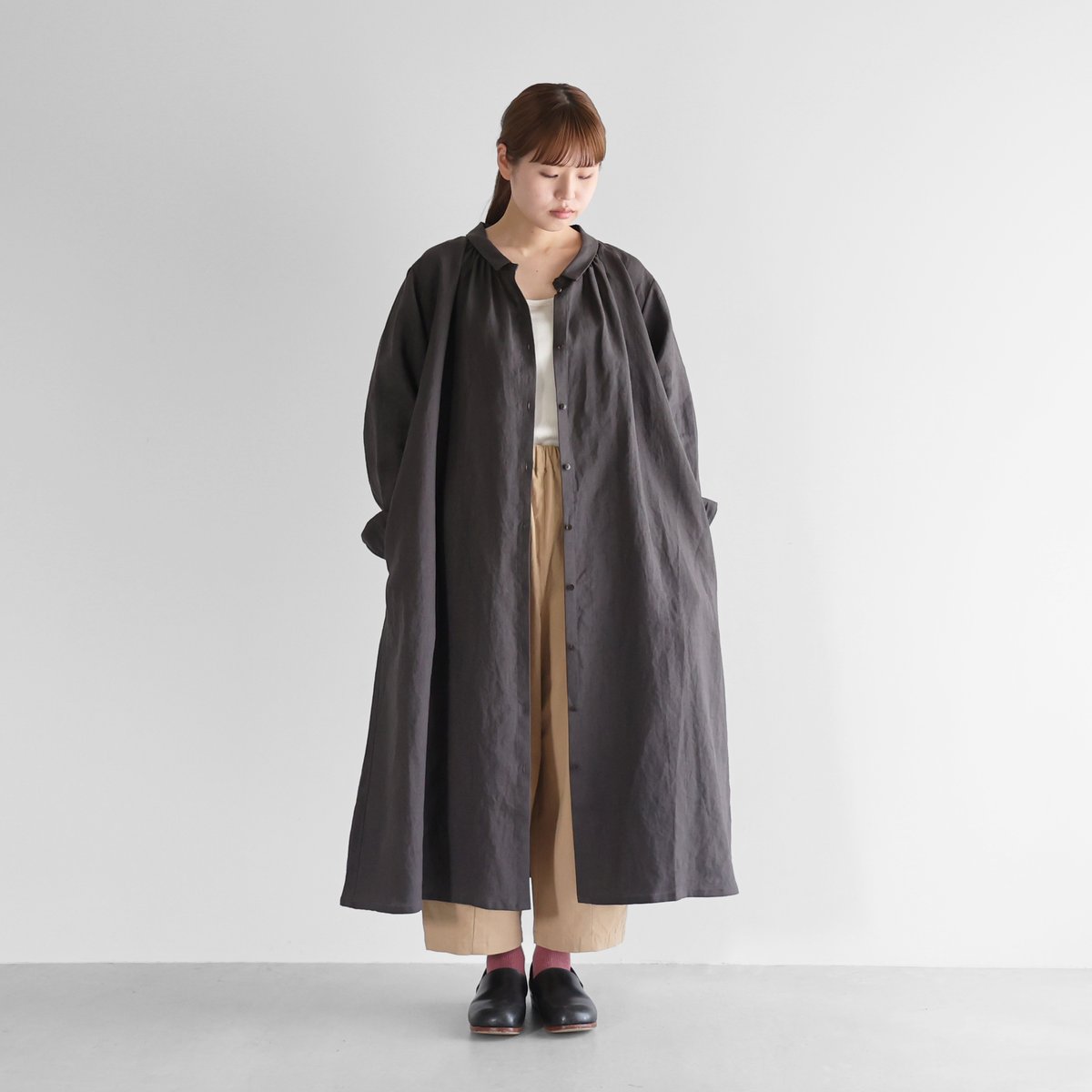 オールドレピアリネン前開きロングワンピース（チャコールグレー