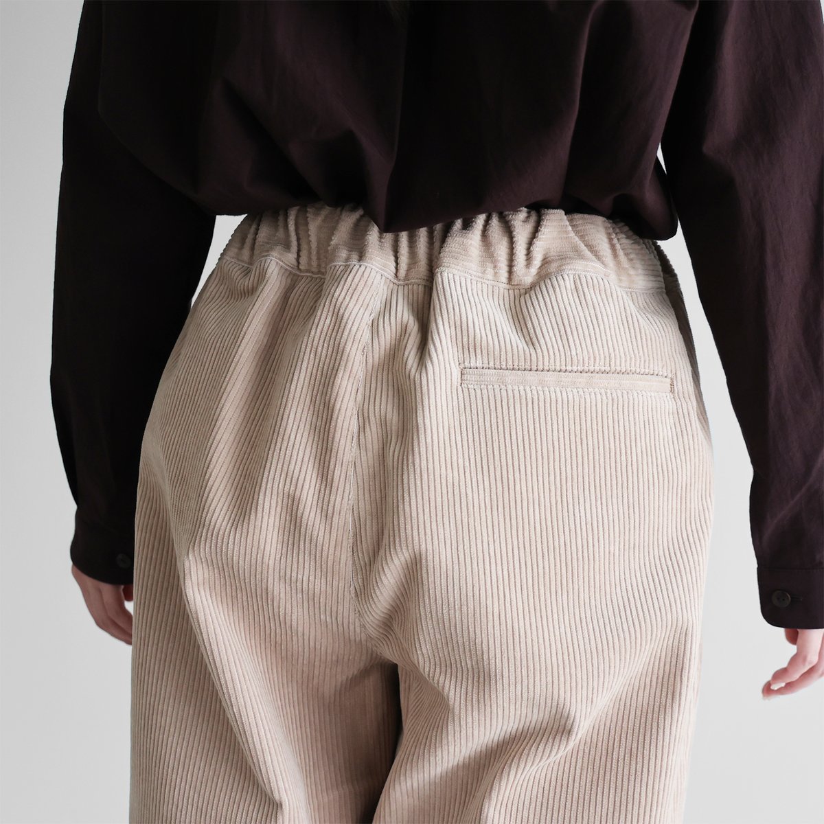 シャトルコーデュロイセミワイドパンツ（太畝・ピンクベージュ）【ユニ