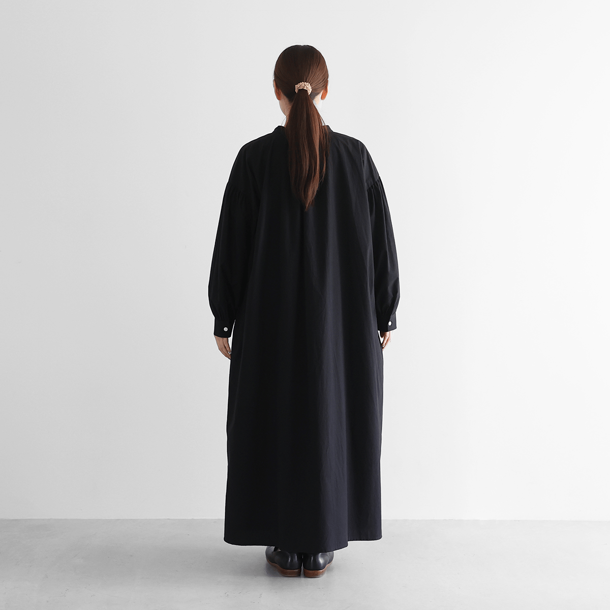 BUBBLES オープンネックギャザーワンピース ブラック Sサイズ BUBBLES