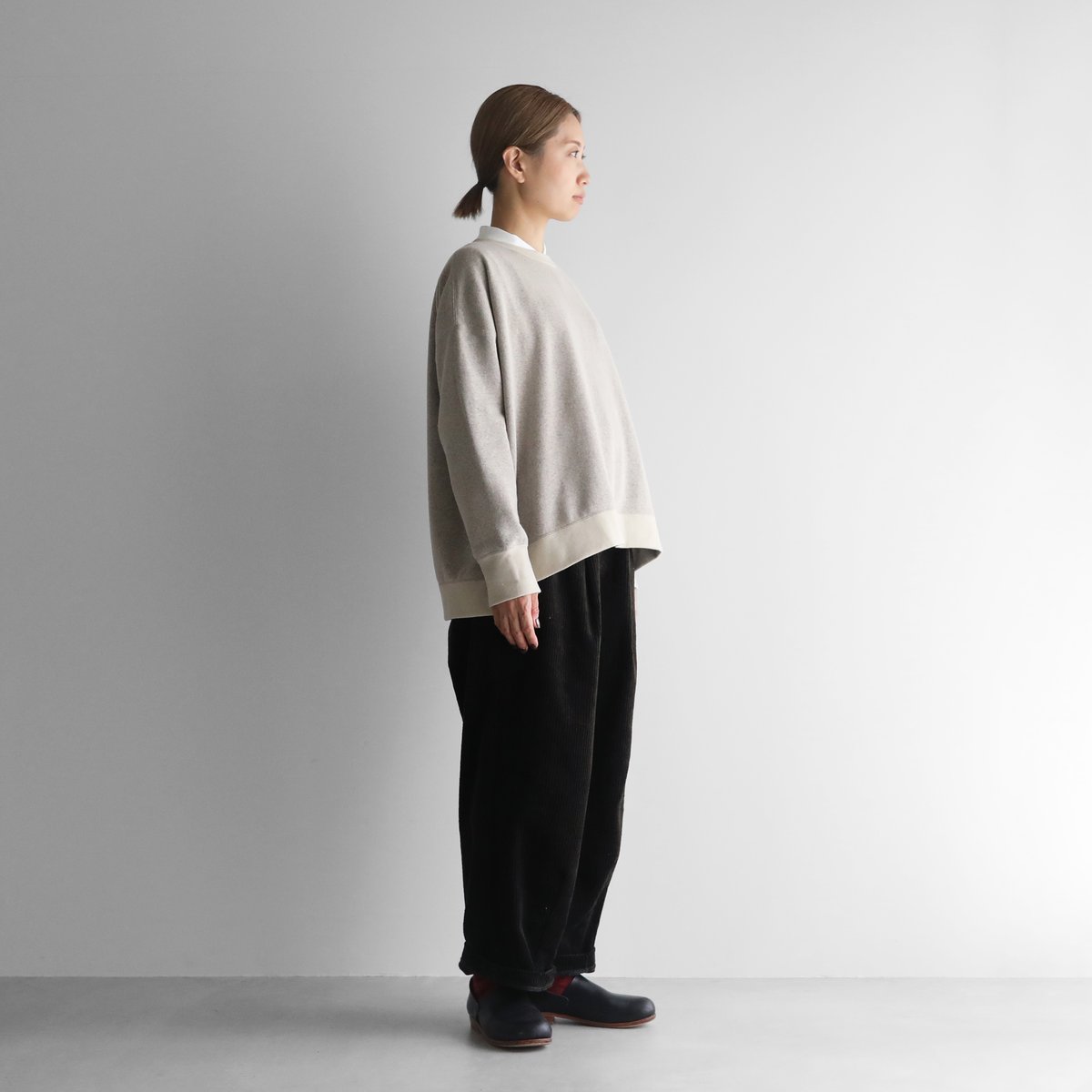 HUIS in house］SUVINスウェットゆるプルオーバー（カーキベージュ 