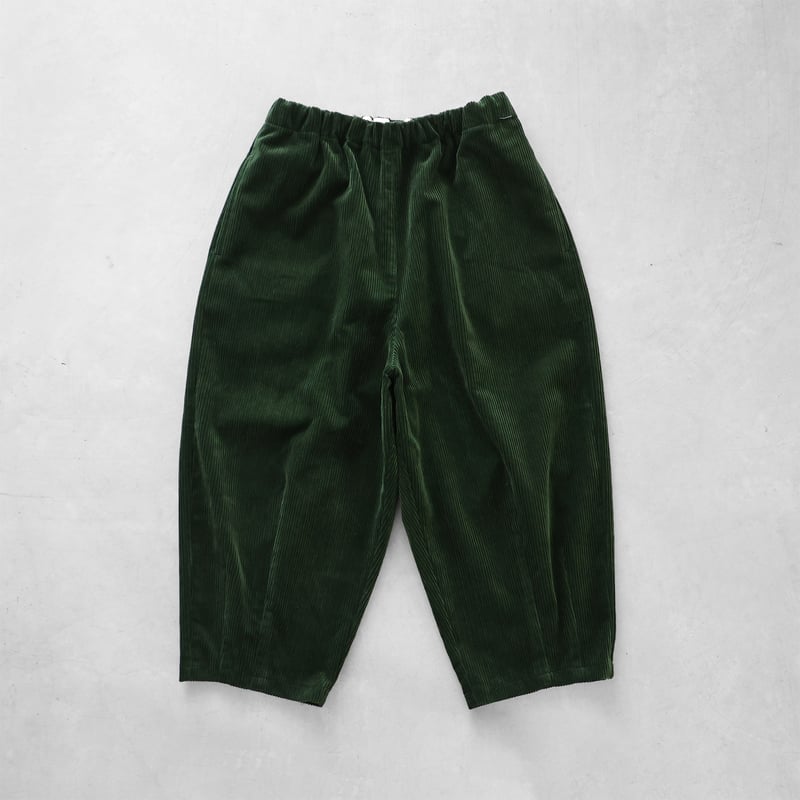 シャトルコーデュロイバルーンパンツ（太畝・エバーグリーン）【ユニ