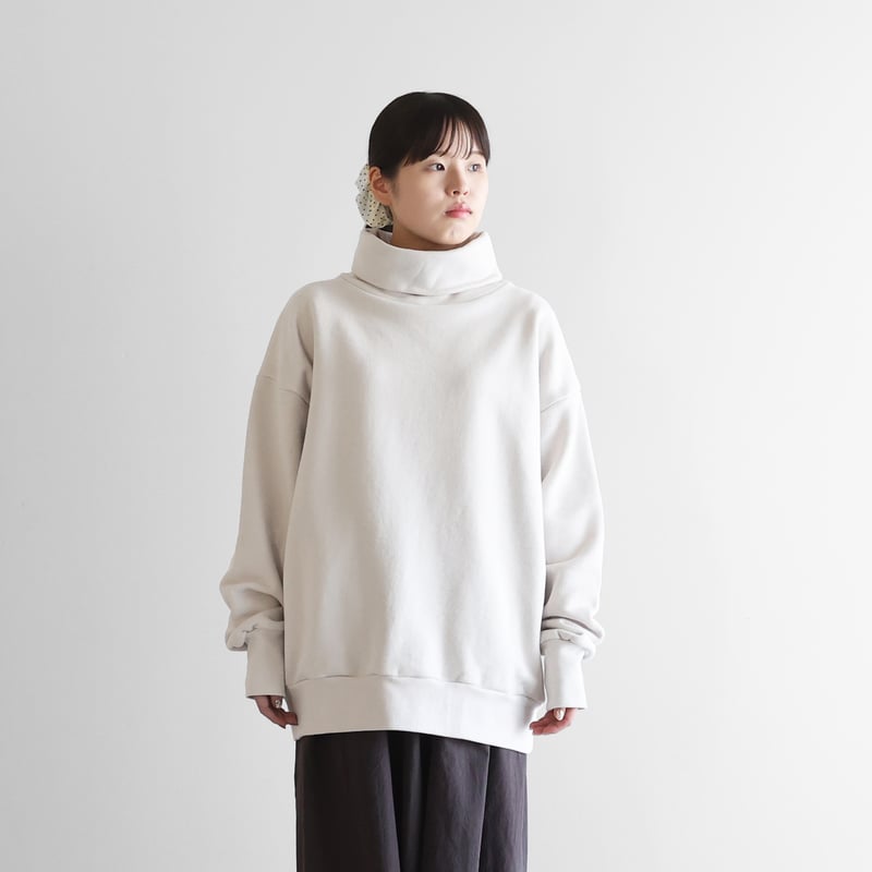 HUIS in house］SUVINスウェットタートルプルオーバー（ホワイトグレー