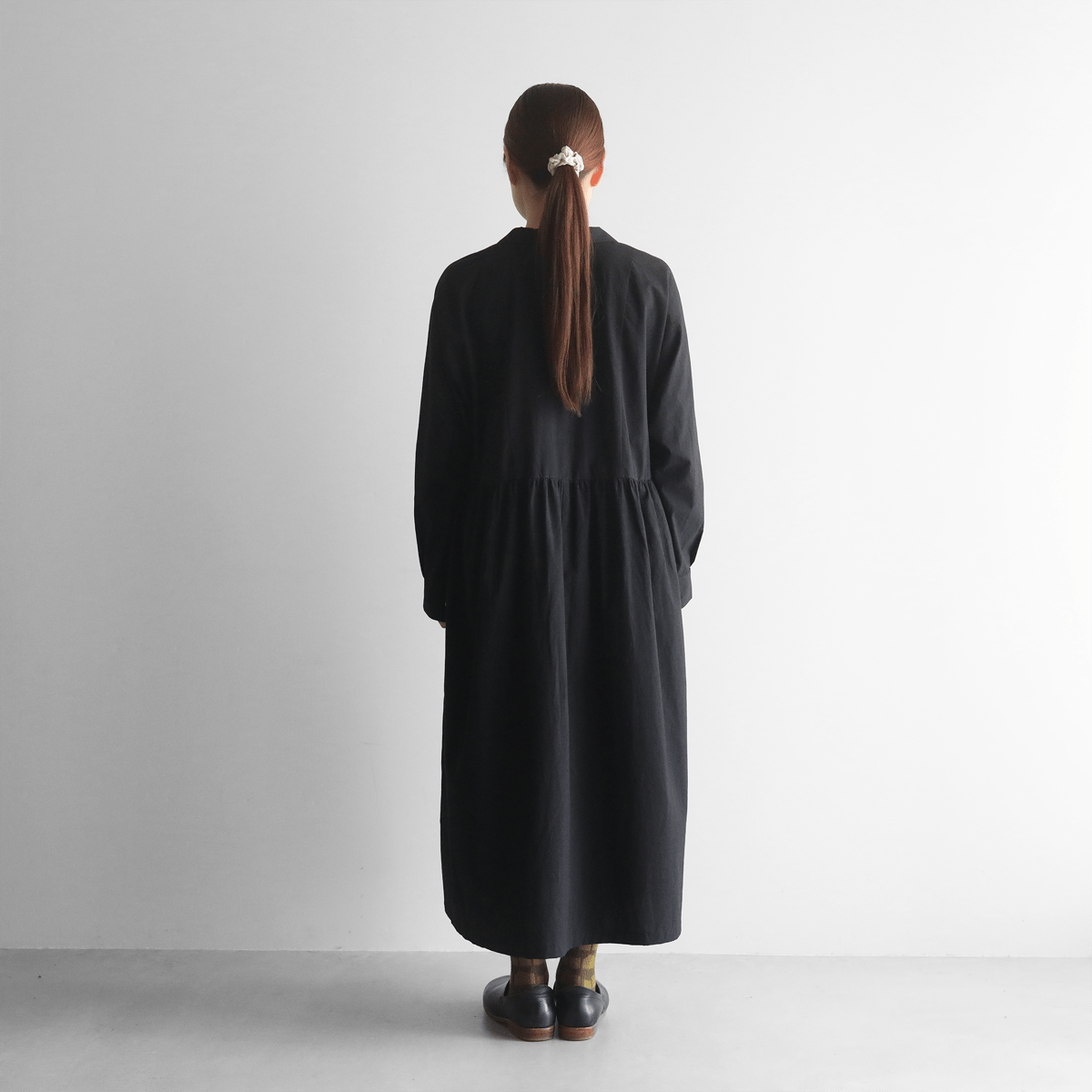 IKKUNA 「オーガニックコットン」 ワンピース a dress 栗色 オーガニックタイプライターバックカシュクールワンピース – Cobitto