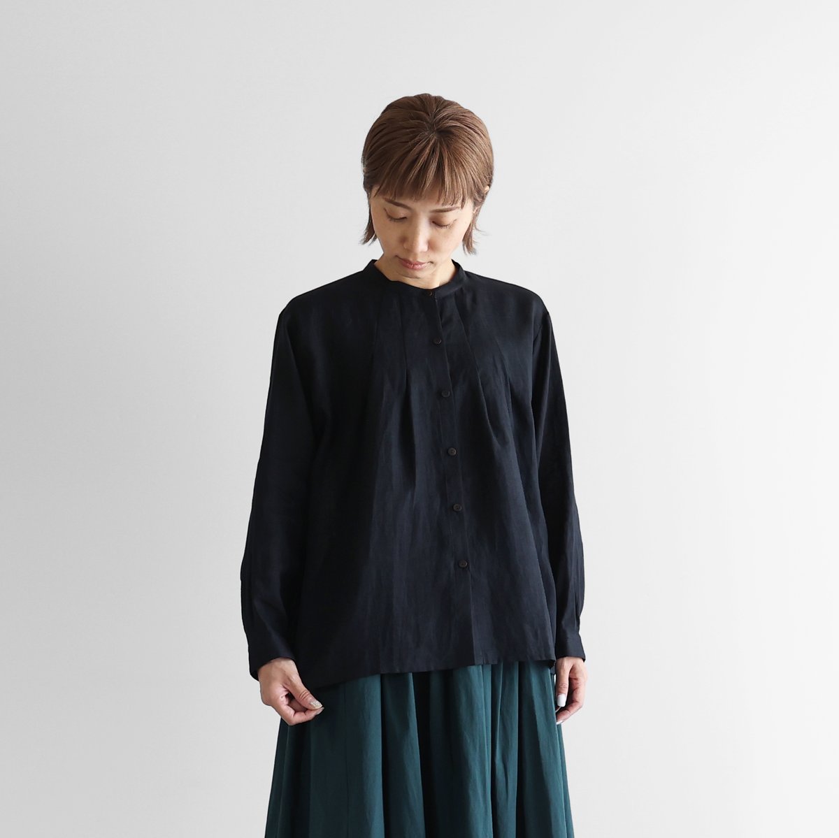 HUISシャトルリネンタックブラウス （ブラック） シャトルリネンライトタックブラウス（ブラック）【レディス】U113