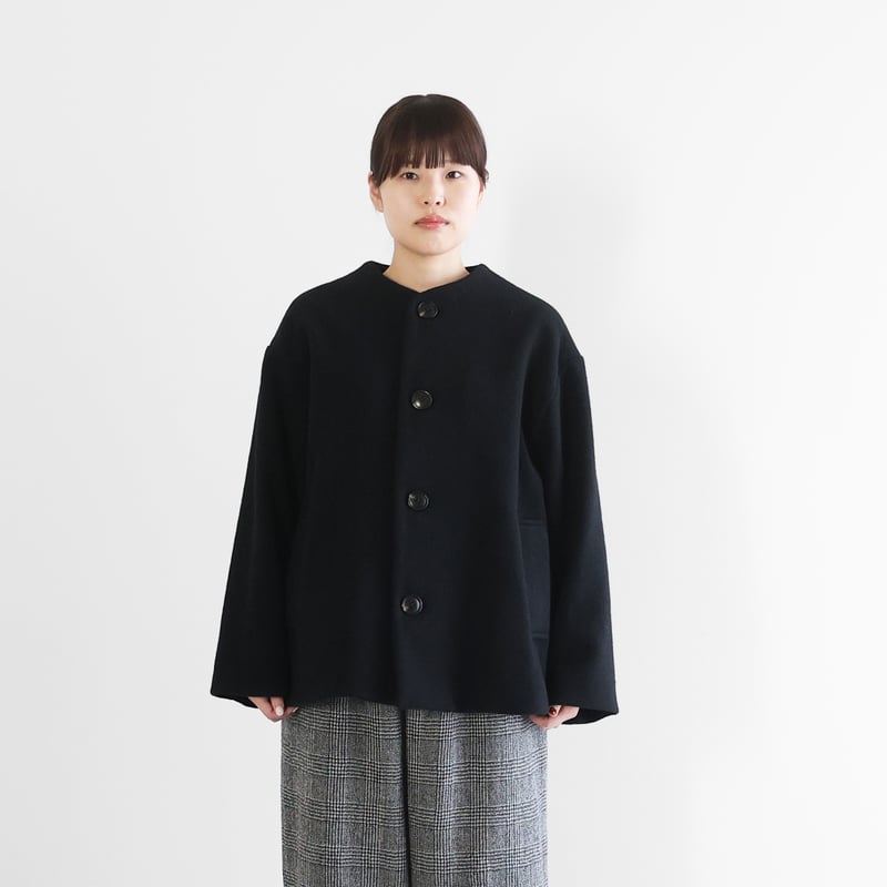 HUIS×尾州”縮絨ウールフランネルノーカラーショートコート（ブラック