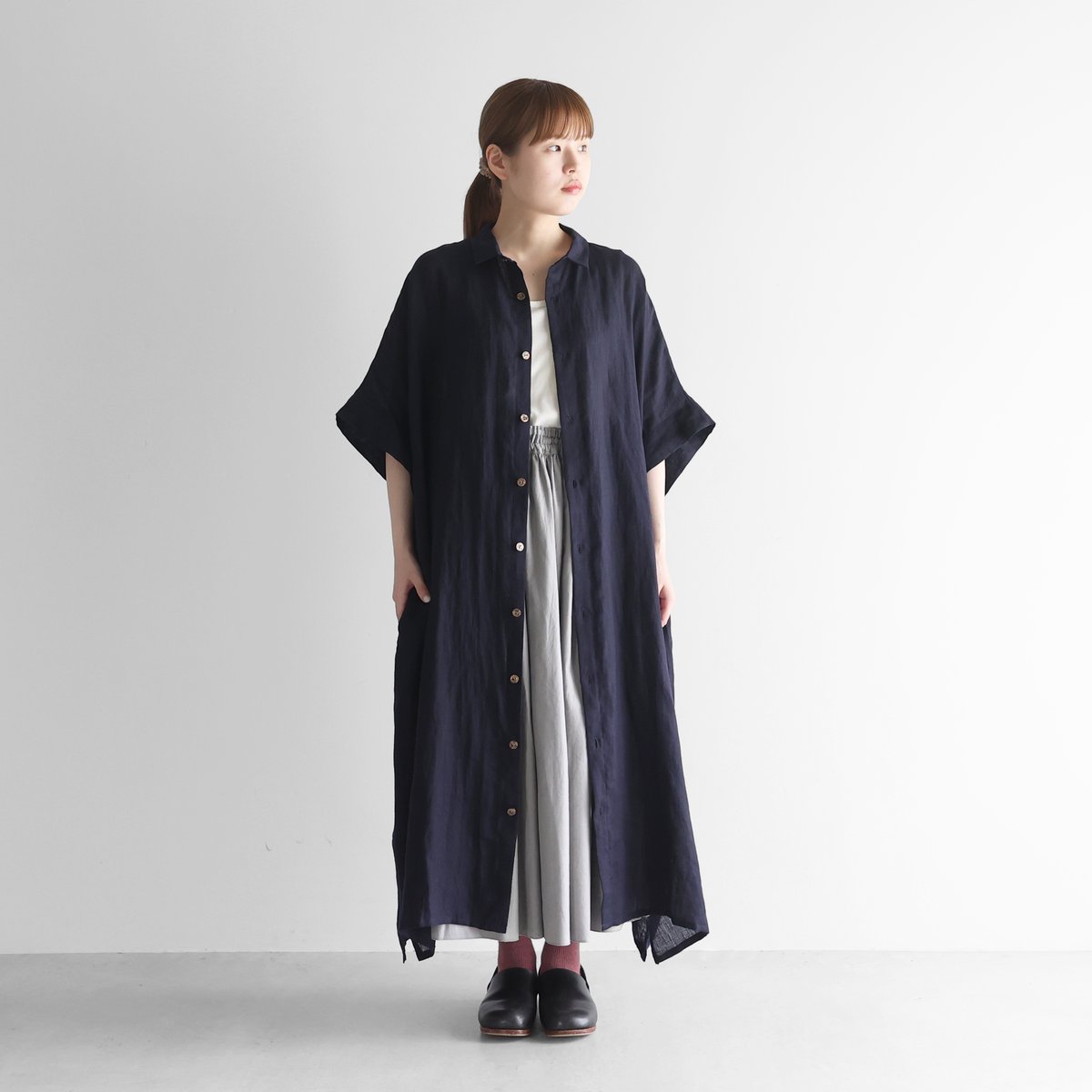 シャトルリネンライトショートスリーブロングシャツ（ダークネイビー