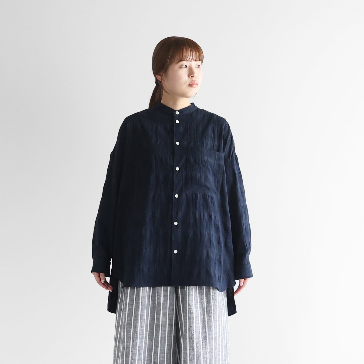 柄二重織シャトルジャガードバンドカラーオーバーシャツ（ダーク