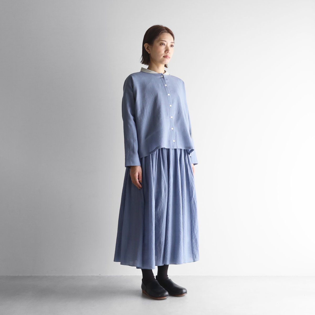 ウォッシャブルウールショートカーディガン（グレイッシュブルー