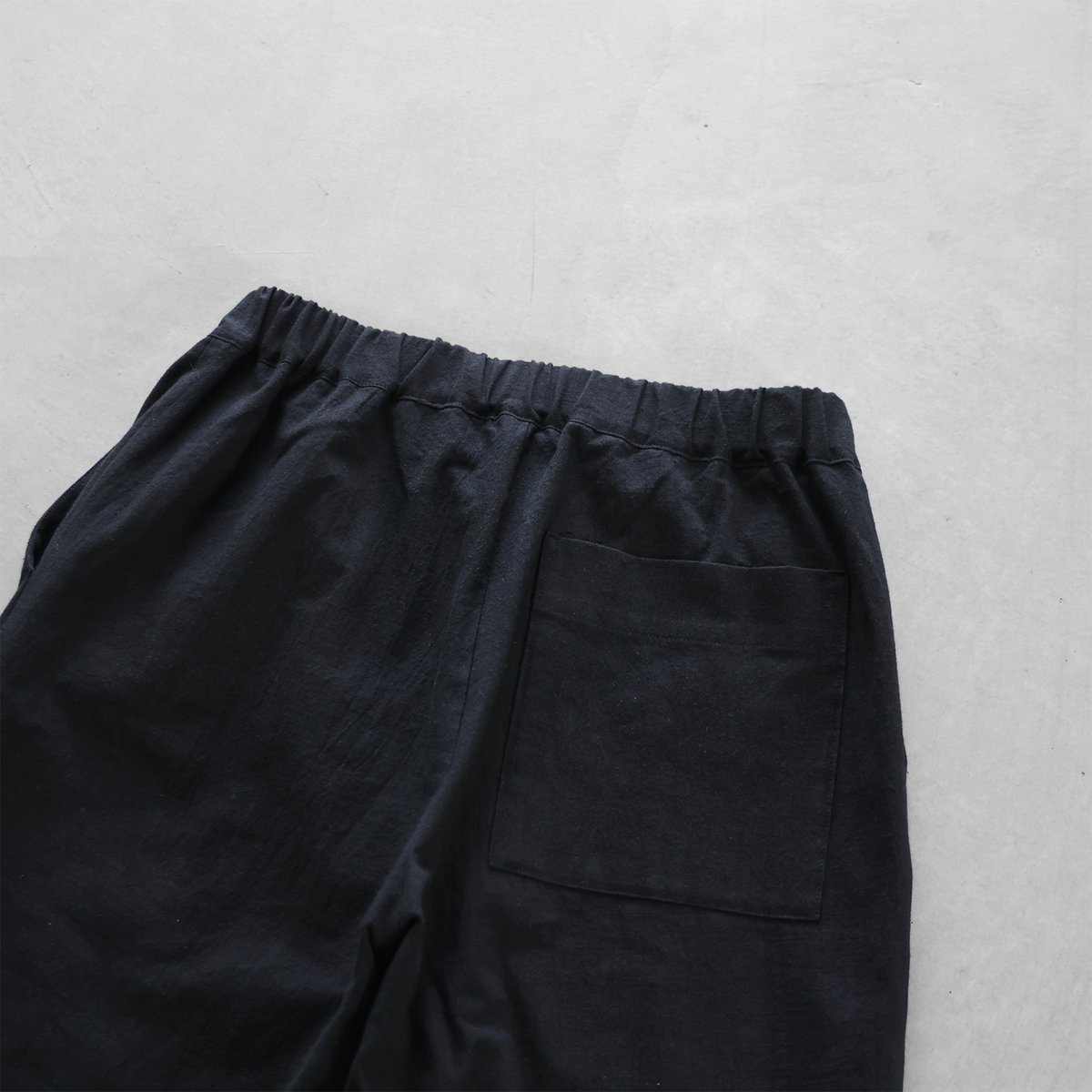 【HUIS.】やわらかシーチングコットン イージーワークパンツ（ダークブラウン） やわらかシーチングコットンイージーワークパンツ（ブラック
