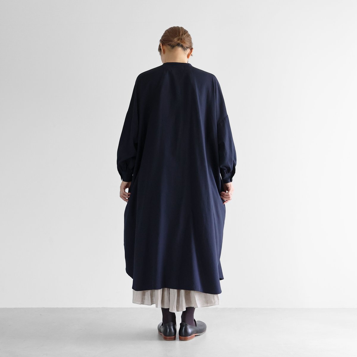 やわらかサテンバルーンスリーブワンピース（ダークネイビー