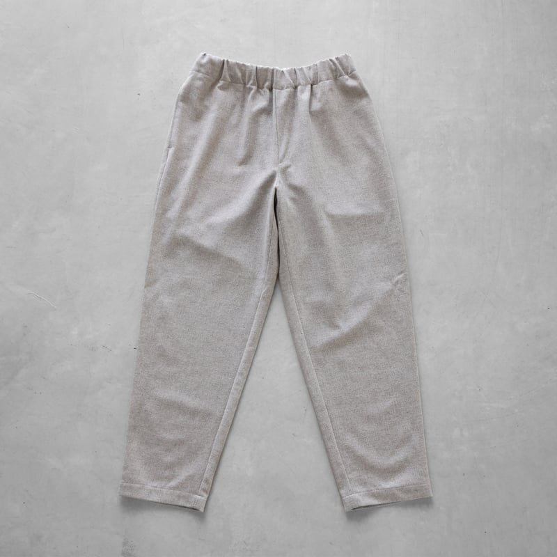 HUIS×尾州”ウールトロイージープレーンパンツ（ミルクティ