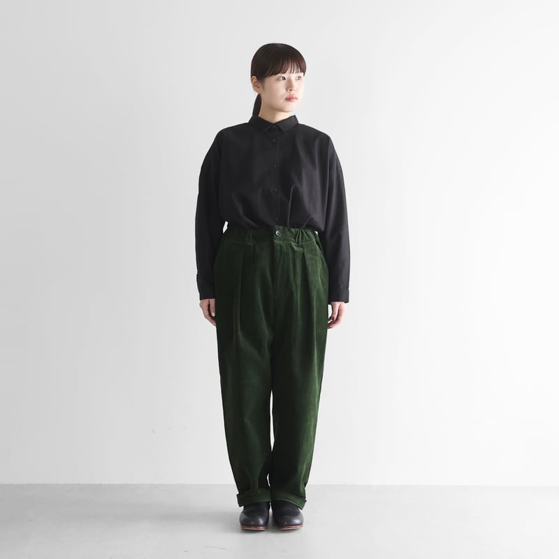 シャトルコーデュロイセミワイドパンツ（太畝・エバーグリーン）【ユニ