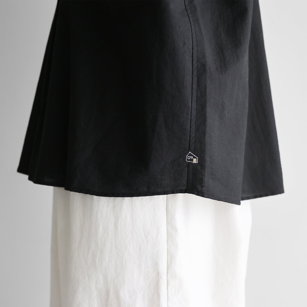 HUIS遠州織物 コットンリネン半袖ギャザーワイドブラウスU111 ブラック