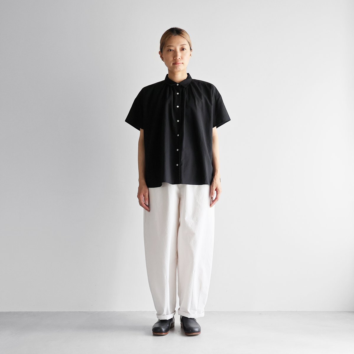 コットンリネン半袖ギャザーワイドブラウス（ブラック