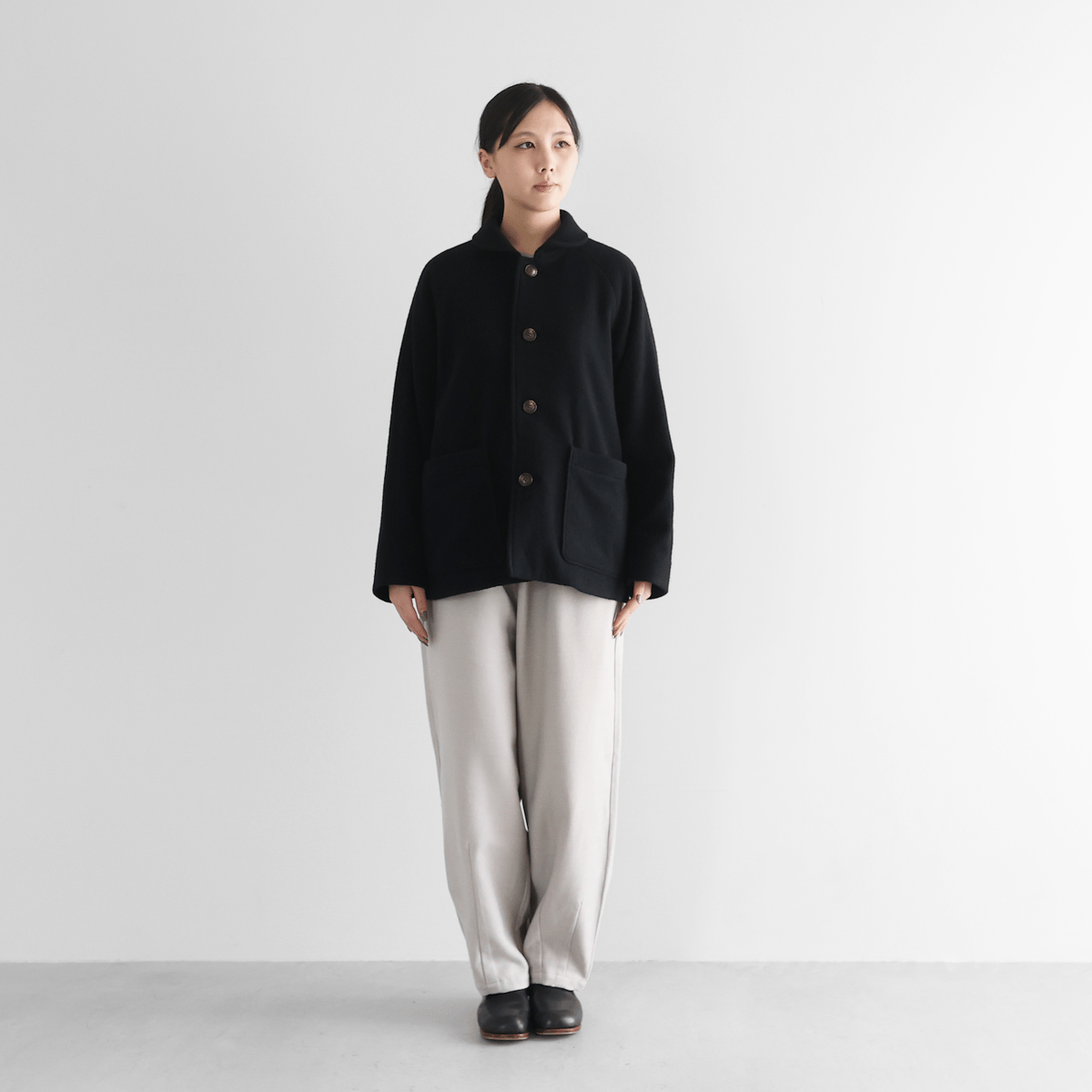 HUIS×尾州”縮絨ウールフランネルショートコート（ブラック）【ユニ