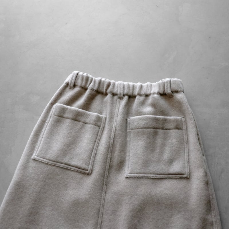 HUIS×尾州”縮絨ウールフランネルプレーンスカート（グレージュ