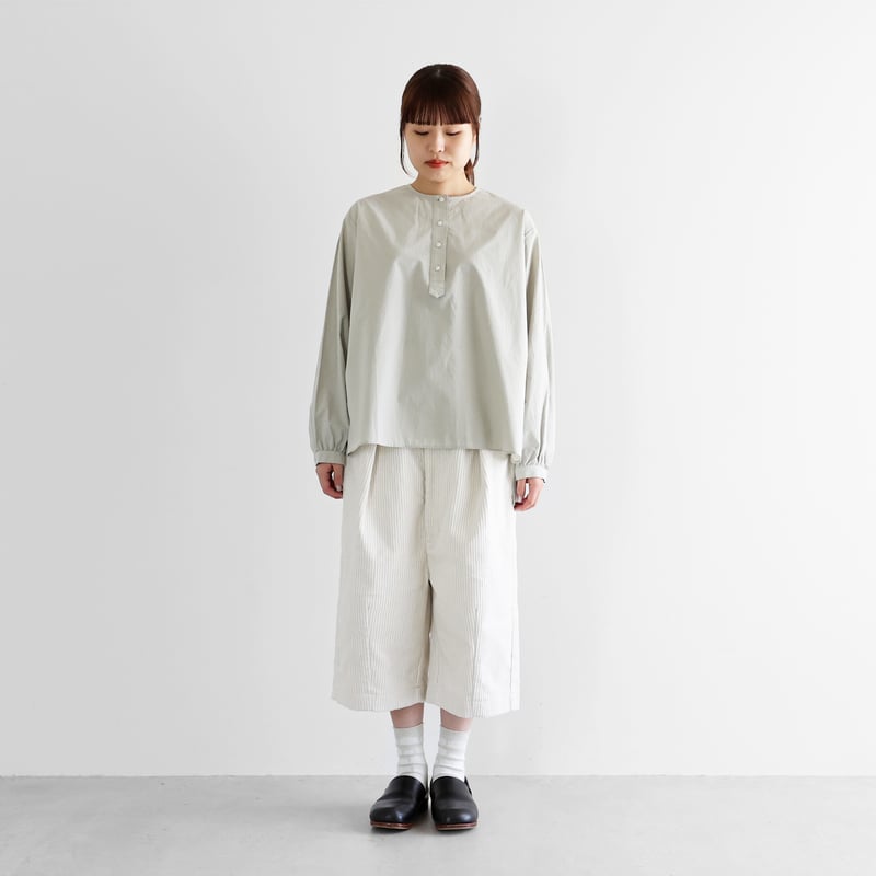 huis シャトルコーデュロイ　ホワイト シャトルコーデュロイ8分丈パンツ（極太畝・オフホワイト