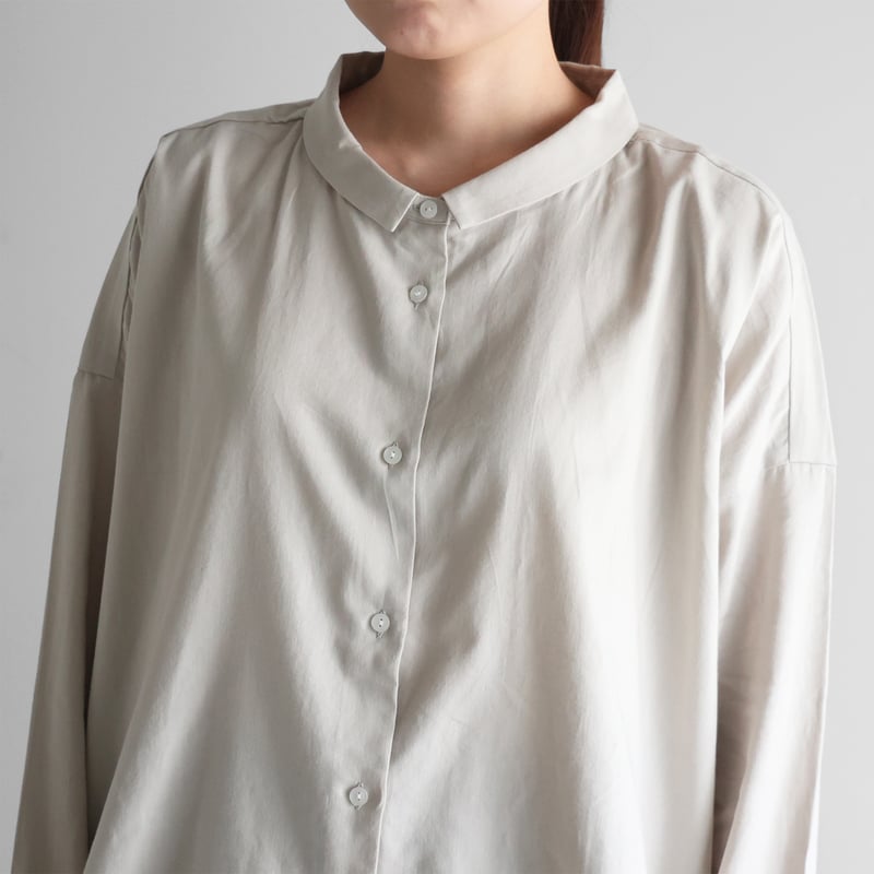 やわらかサテンワイドブラウスL（オフグレー）【レディス】U102L