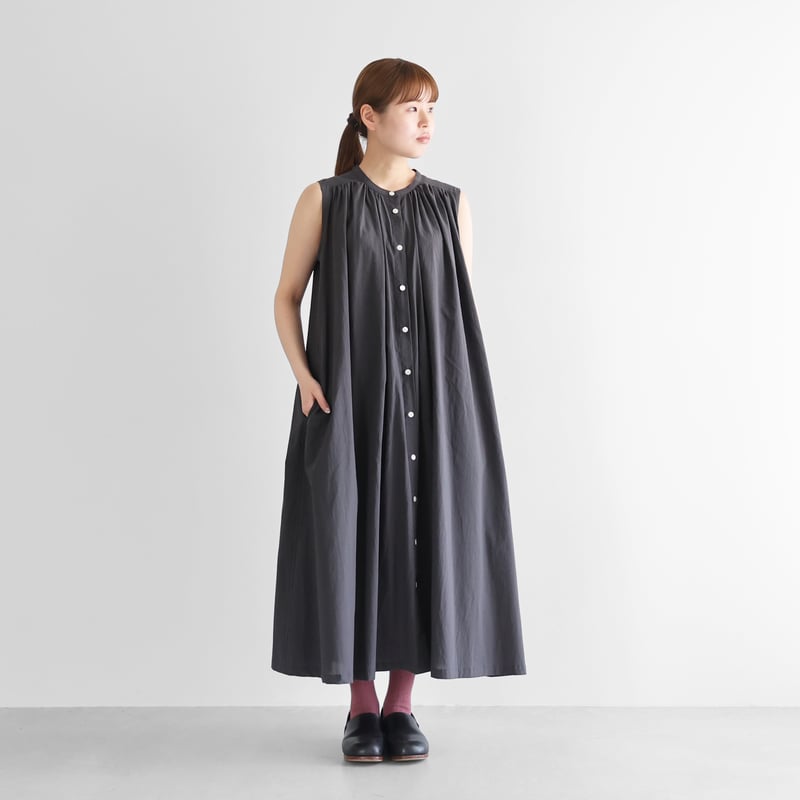 タグ付き未使用☆ADORE ノースリーブ黒ジレ タグ付き未使用☆ADORE ノースリーブ黒ジレ ADORE（アドーア