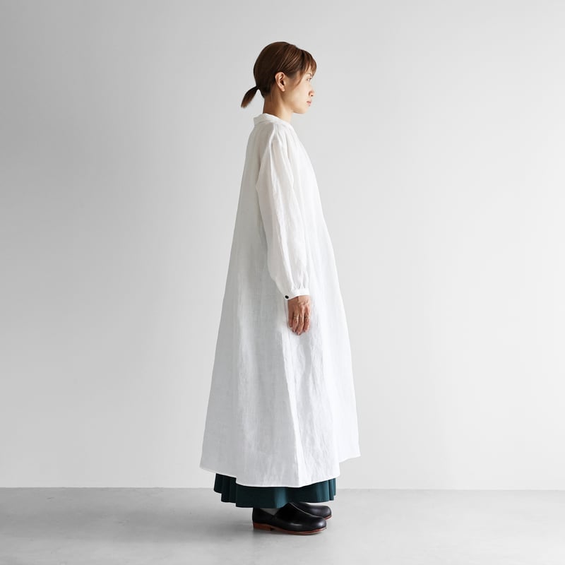 eski.エスキ　リメイクリネンドレス　ホワイト　ヴィンテージ　ワンピース 暮らしのおへそ一田さん×HUISコラボ】おへそリネンワンピース