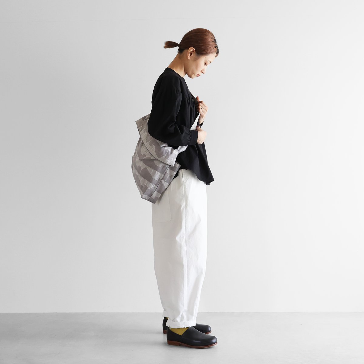 先染め朱子織シャトルジャガード2WAYショルダーバッグ（ライトグレー