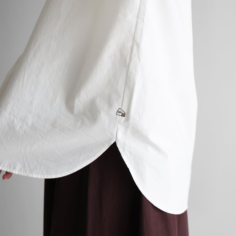 HUIS. 遠州織物オーガニックコットンバンドカラー半袖ブラウス 白U110 HUIS | オーガニックコットンバンドカラー半袖ワイドブラウス