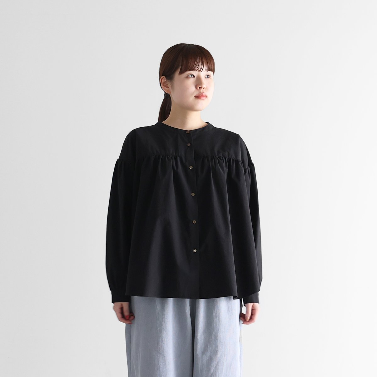 オーガニックコットンギャザーブラウス（ブラック）【レディス】U116