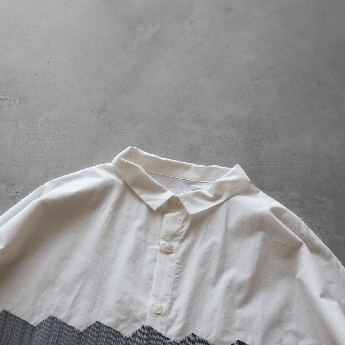 オーガニックコットン刺繍ロングシャツ（白）【ユニセックス】004EM