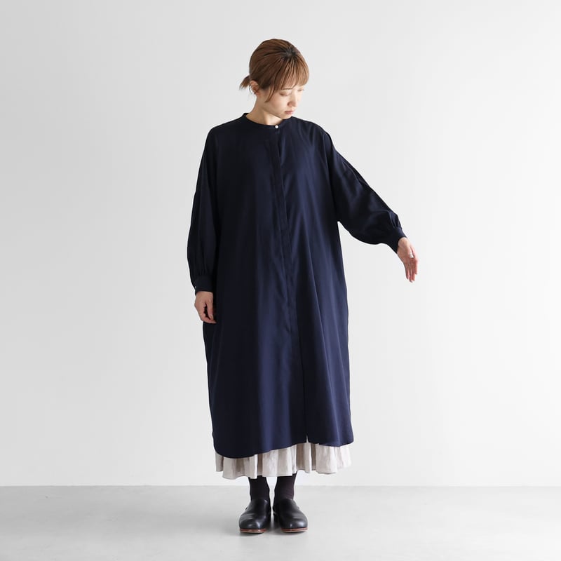 やわらかサテンバルーンスリーブワンピース（ダークネイビー