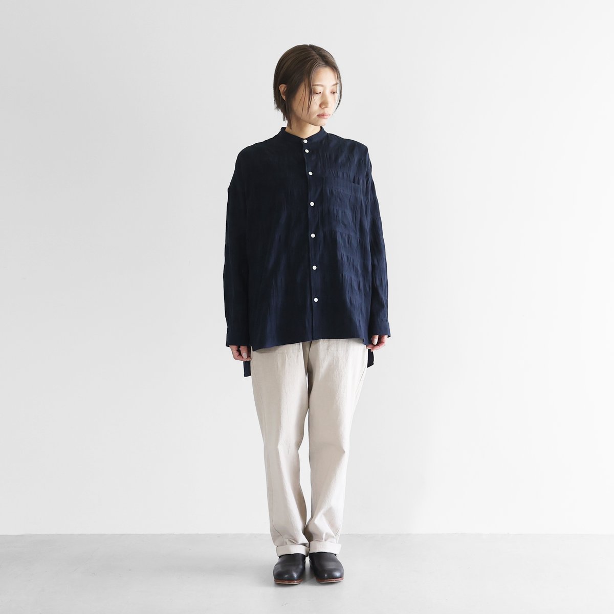 柄二重織シャトルジャガードバンドカラーオーバーシャツ（ダーク