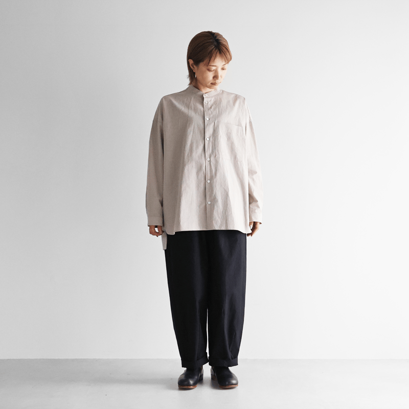 ギザコットンヘンプバンドカラーオーバーシャツ（ナチュラルグレー