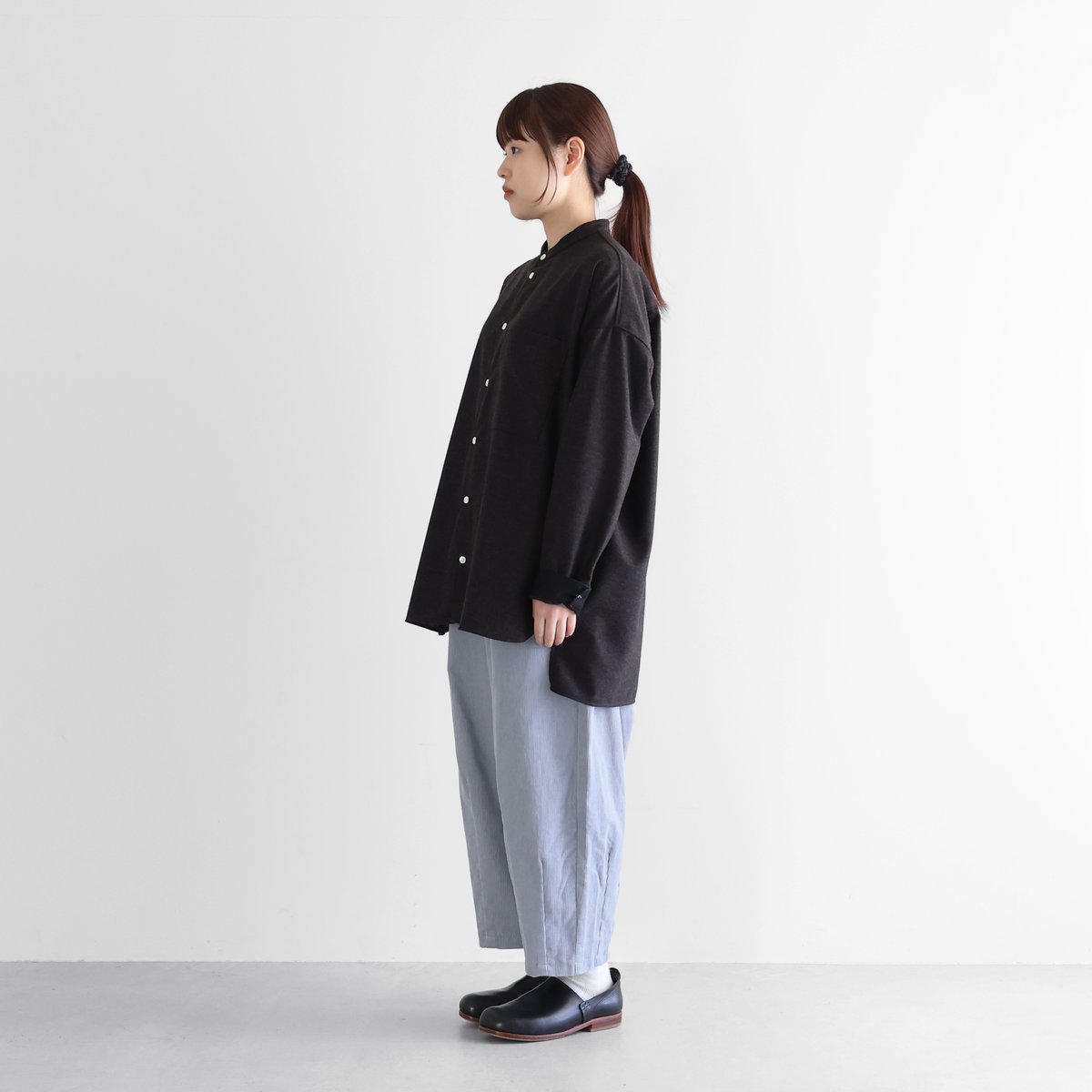 HUIS×尾州”ウールトロバンドカラーオーバーシャツ（ダークモカ）【ユニ