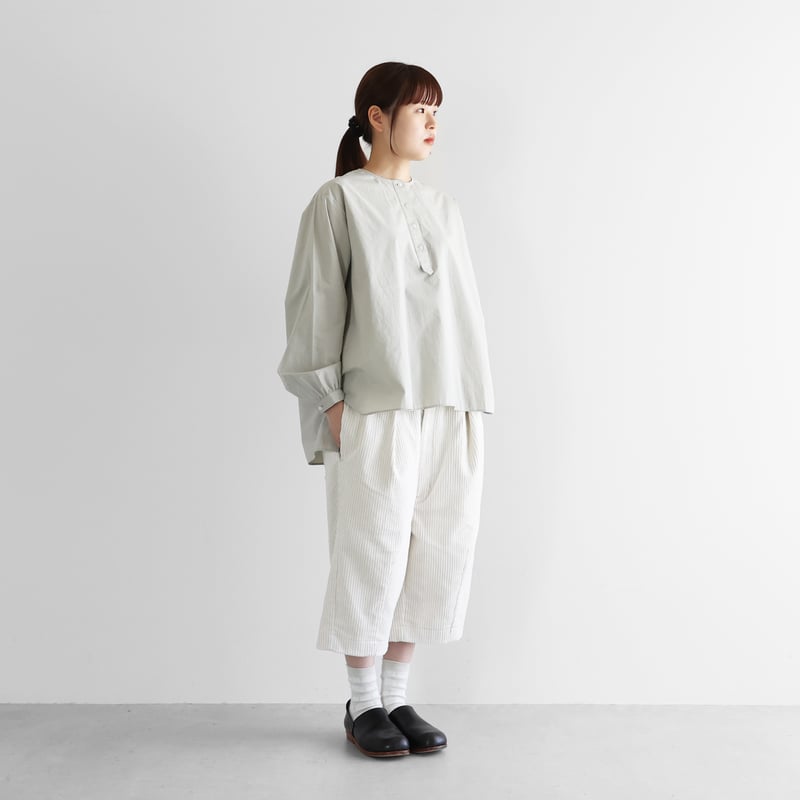 シャトルコーデュロイ8分丈パンツ（極太畝・オフホワイト