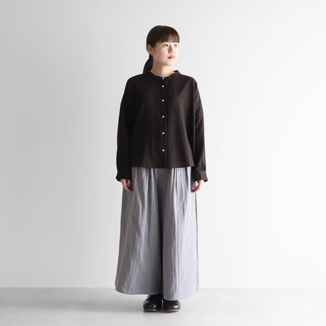 【HUIS.】 綿ウールタイプライタークロススカートパンツ ダークカーキ HUIS onlinestore