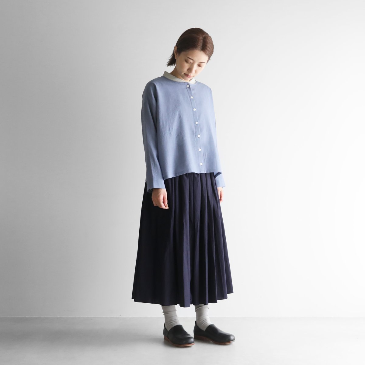 ウォッシャブルウールショートカーディガン（グレイッシュブルー