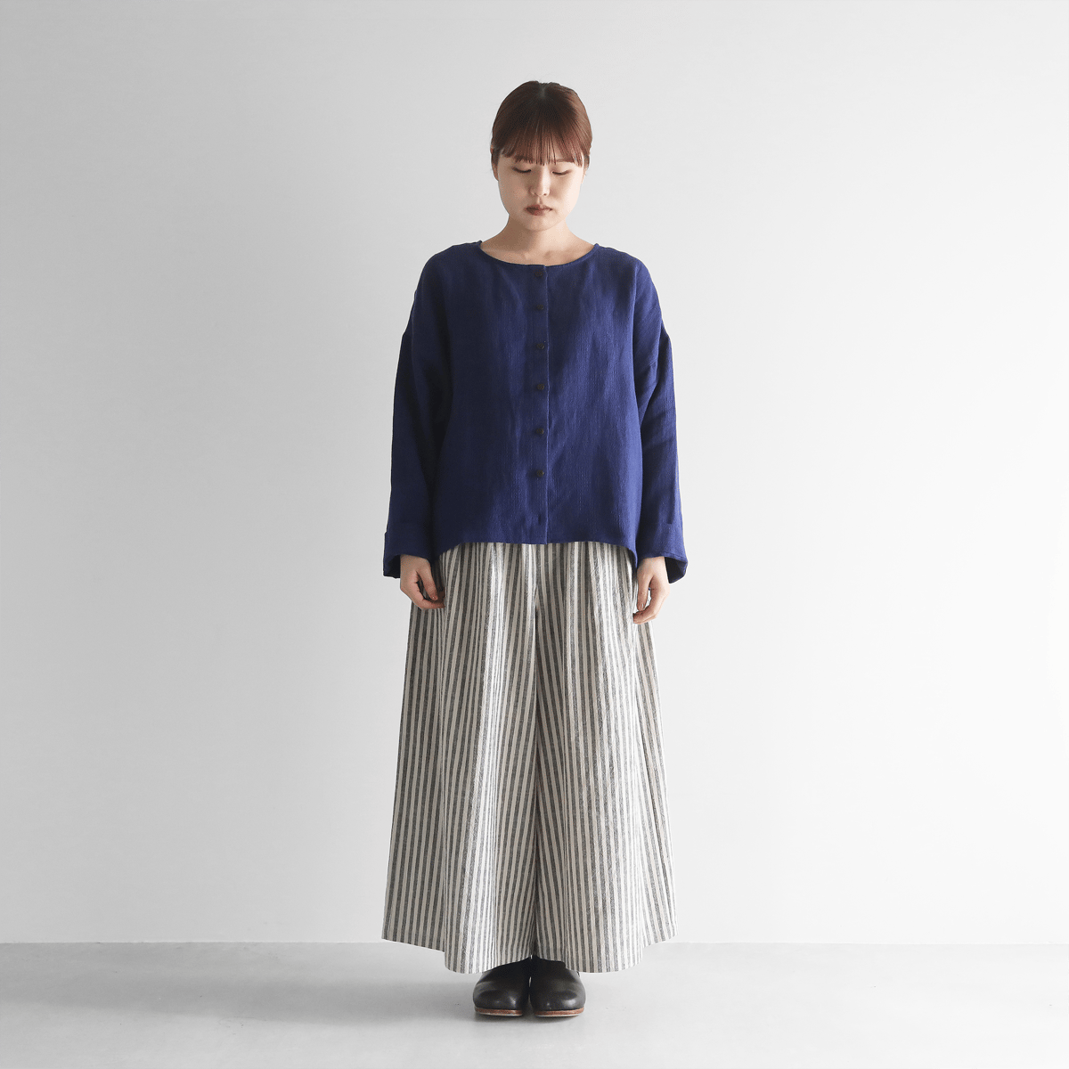 HUIS シャトルリネンショートカーディガン きなり(ベージュ)704 【美品】 シャトルリネンショートカーディガン（きなり）【レディス】704 | HUIS