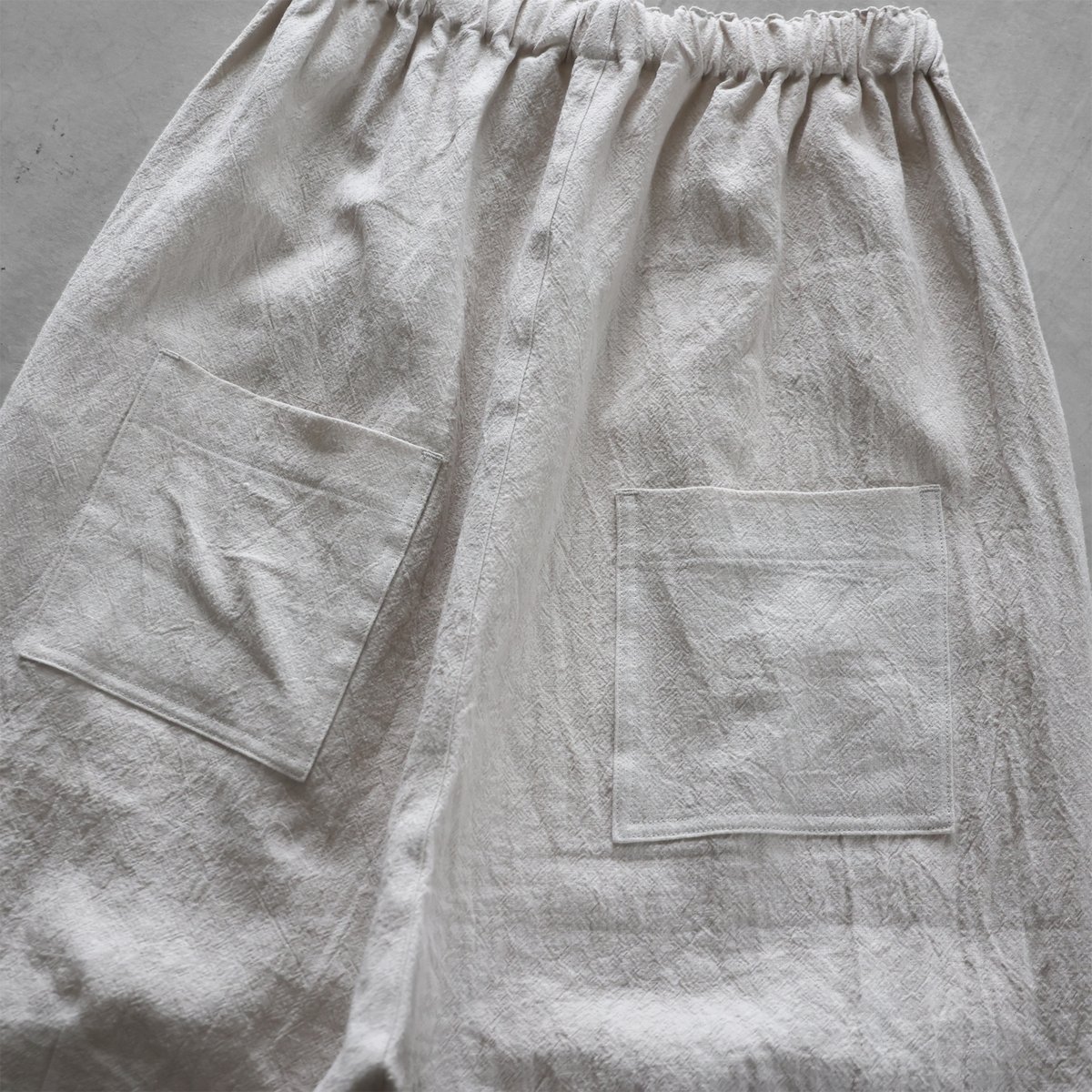 オールドレピア天日干しラミーリネンサルエルバルーンパンツ（エクリュ