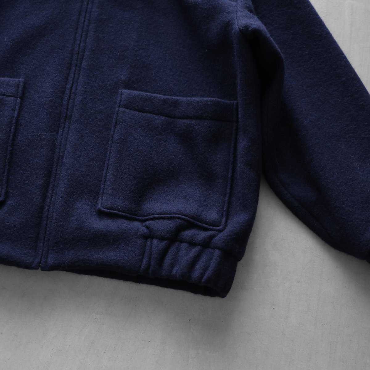 HUIS×尾州”縮絨ウールフランネルジップブルゾン(ダークネイビー HUIS×尾州”縮絨ウールフランネルジップブルゾン(ダークネイビー