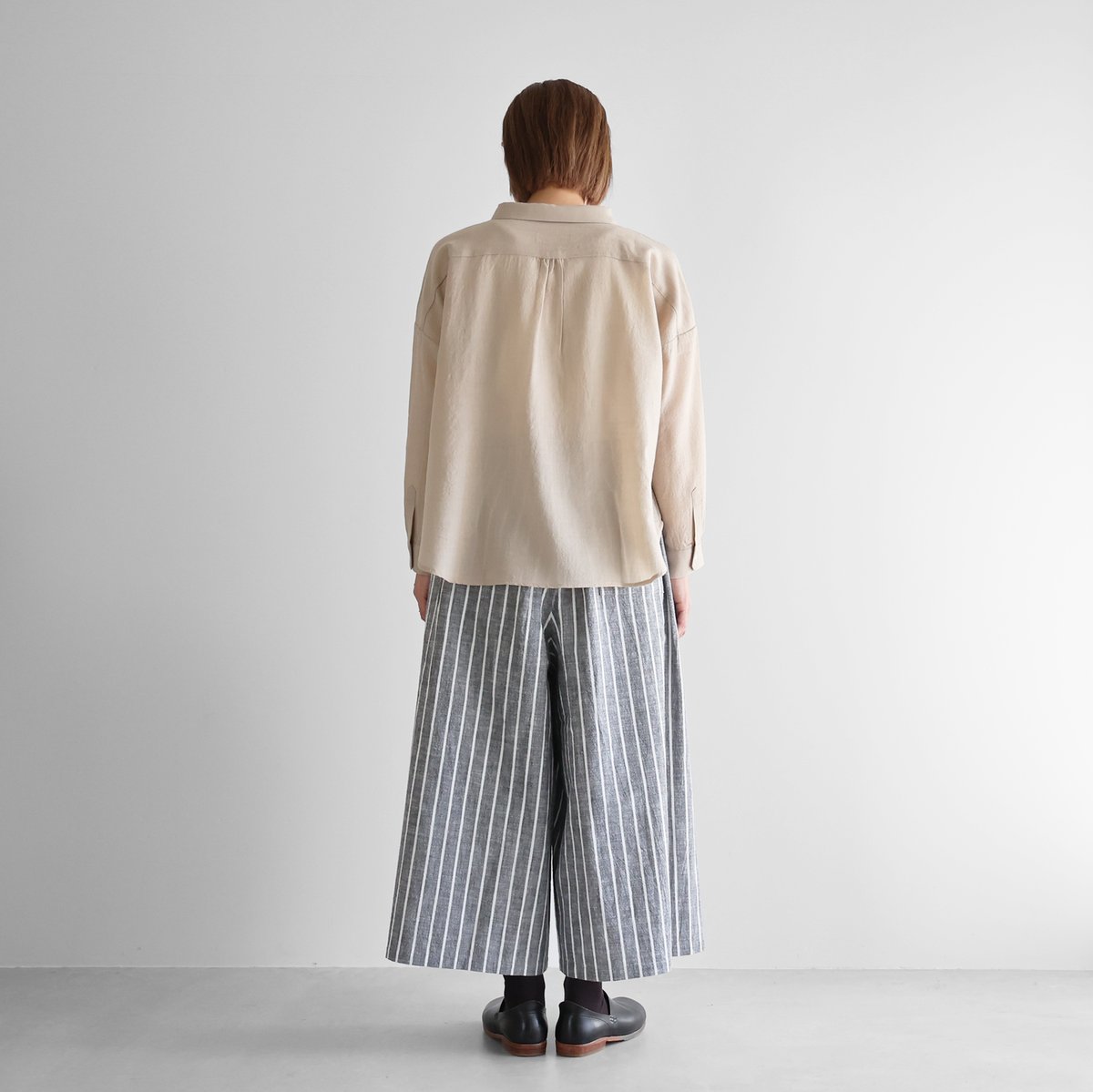 HUIS ウォッシャブルウールワイドブラウス シワ加工 ダークグレー 