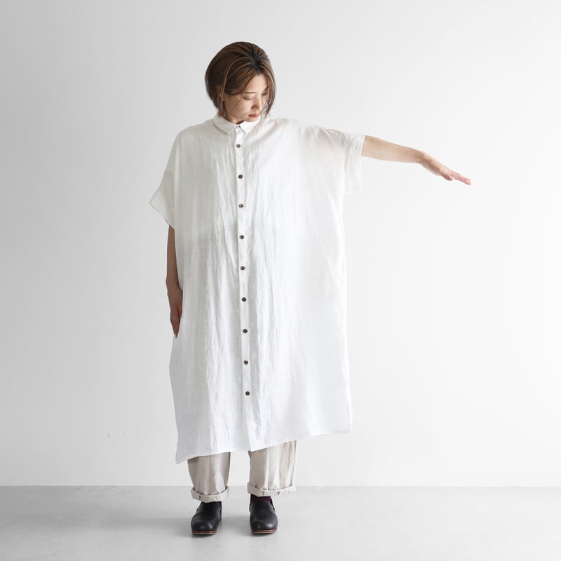 シャトルリネンライトショートスリーブロングシャツ（白