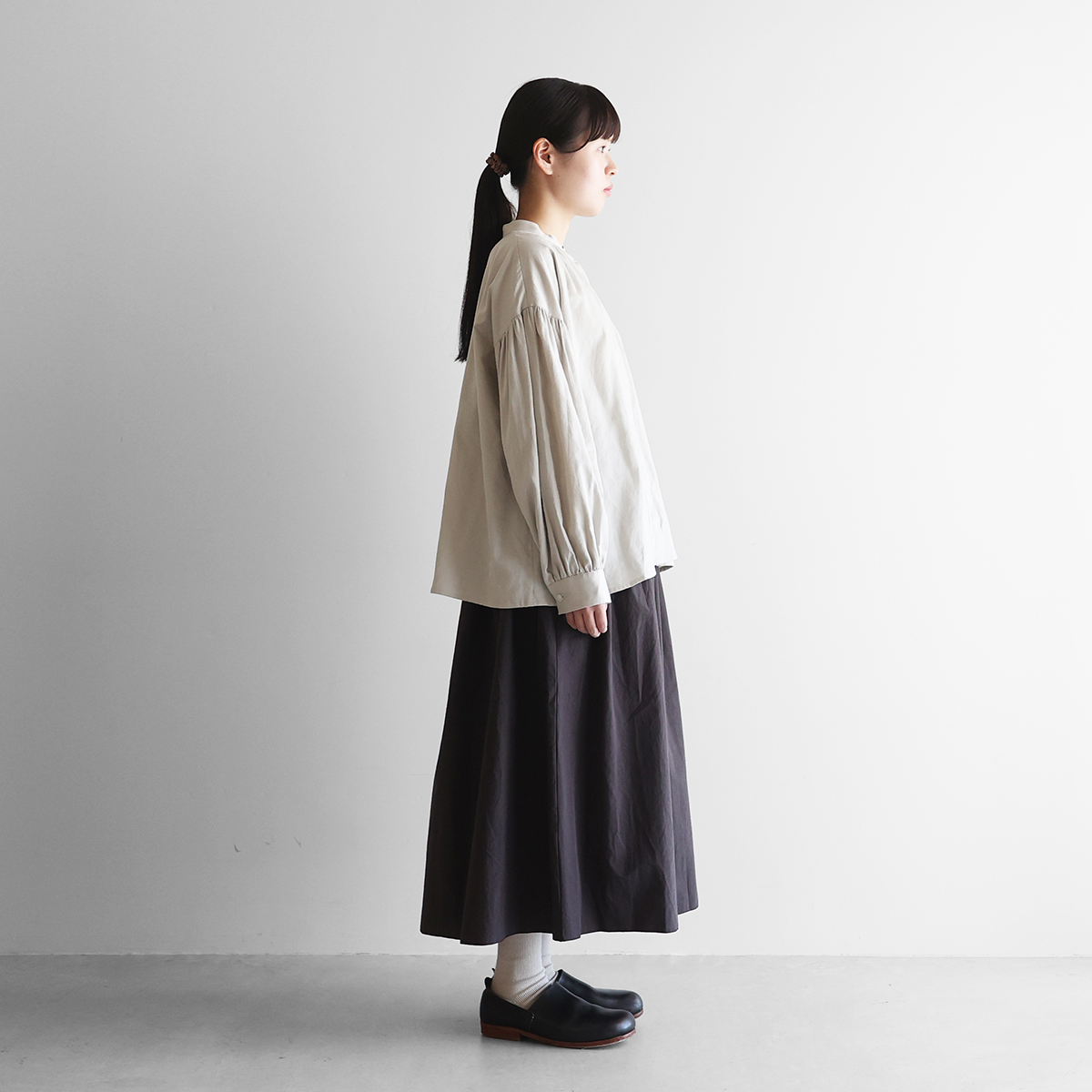 綿ウールタイプライタークロス2段ギャザースカート（ダークグレー