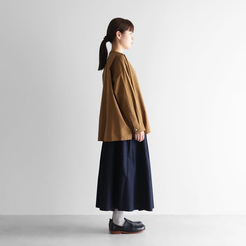 オーガニックコットンバンドカラーワイドブラウス（キャメル