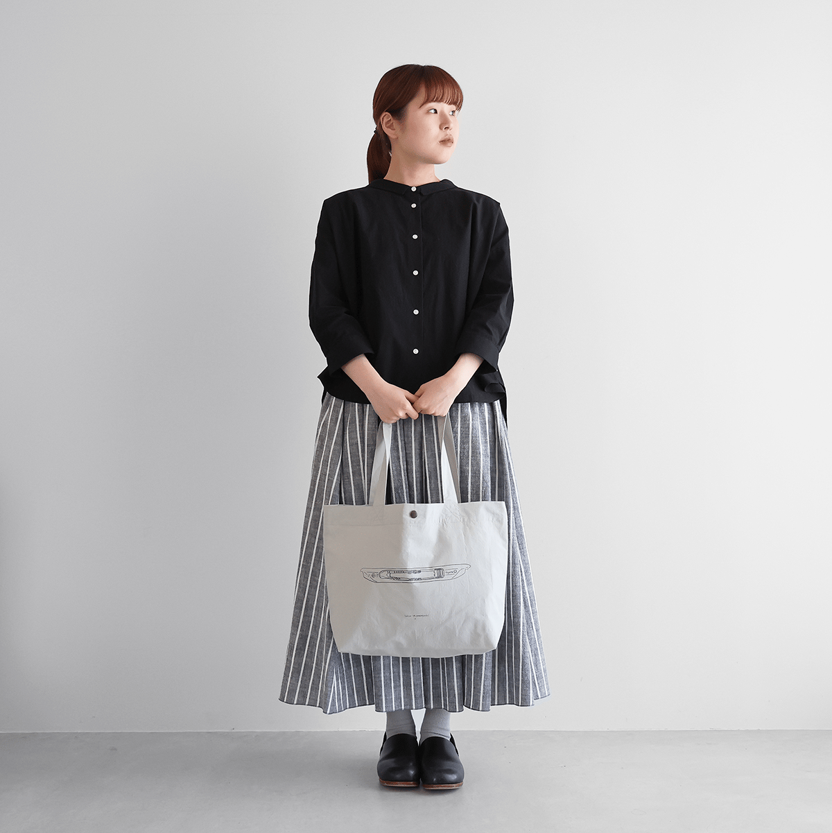 山口一郎×HUIS”限定トートバッグ【shuttle シャトル】（ミストグレー