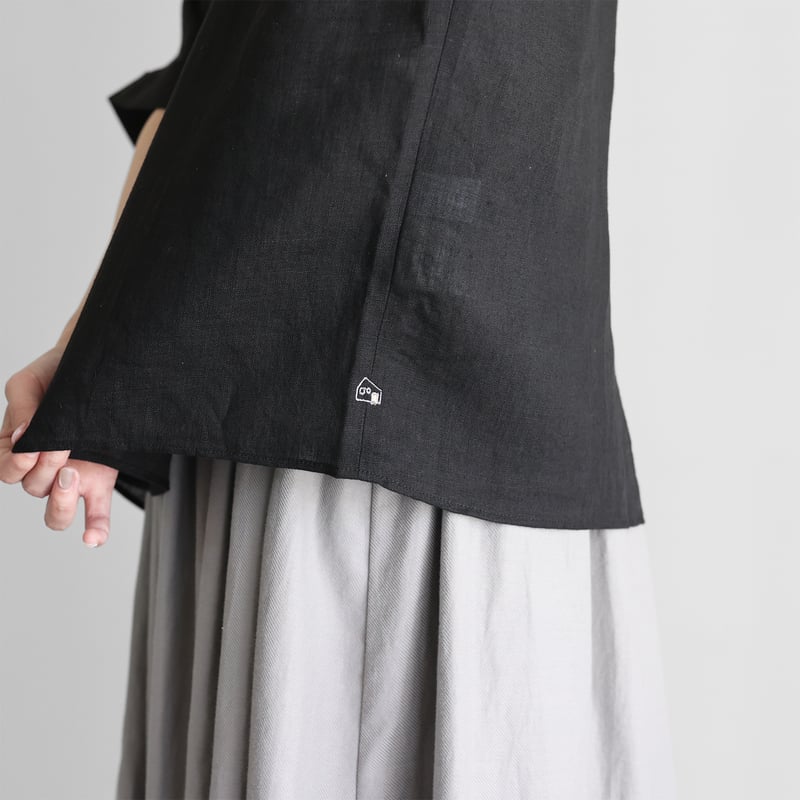 ８月中大幅値引き❗️HUIS完売黒シャトルリネンバッグボタン半袖ブラウスU615 8月中大幅値引き❗️HUIS完売黒シャトルリネンバッグボタン半袖