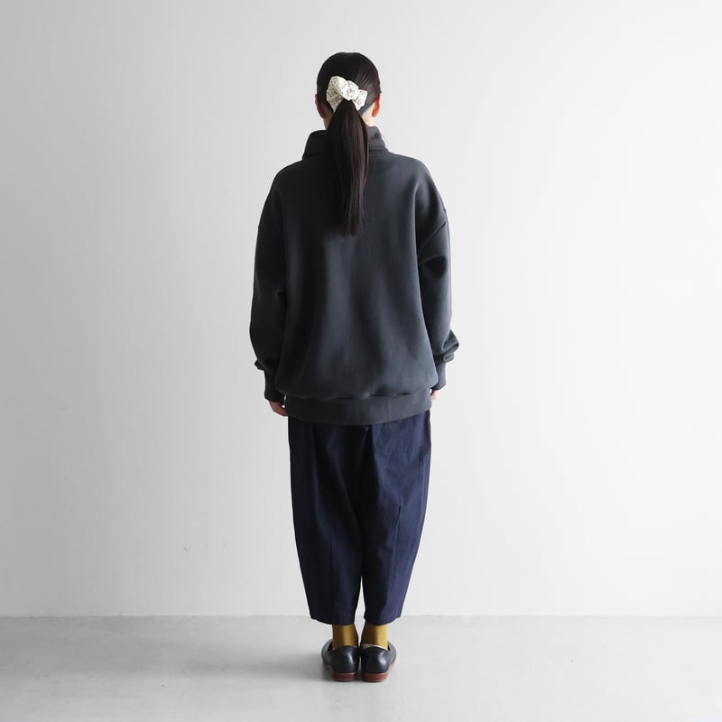 HUIS in house］SUVINスウェットタートルプルオーバー（ダークグレー