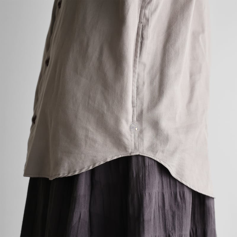 HUIS. 遠州織物　やわらかサテンブラウス シャツブラウス　グレー やわらかサテンワイドブラウス U102をリリースしました／ – HUIS
